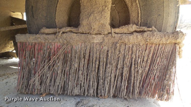 image for item DF0833 1986 FMC Vanguard 3000 street sweeper