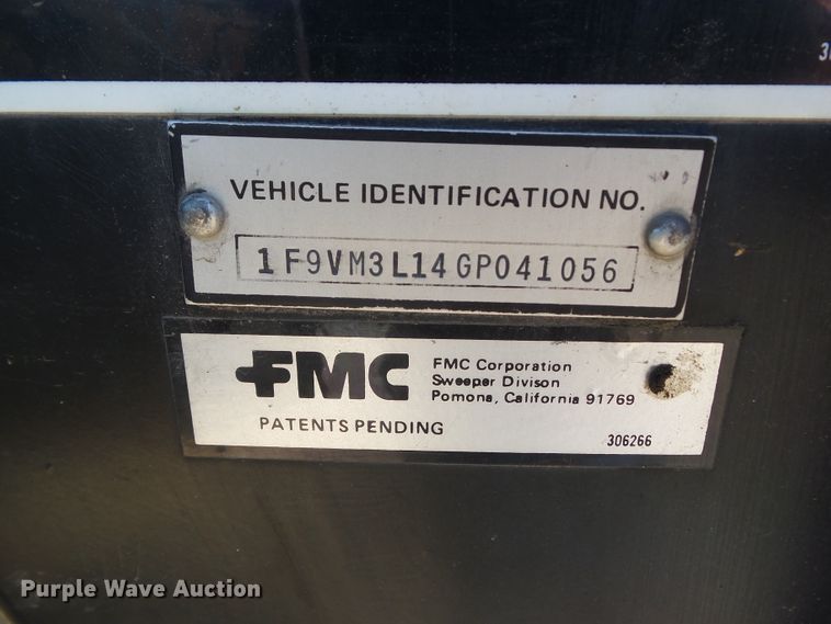 image for item DF0833 1986 FMC Vanguard 3000 street sweeper