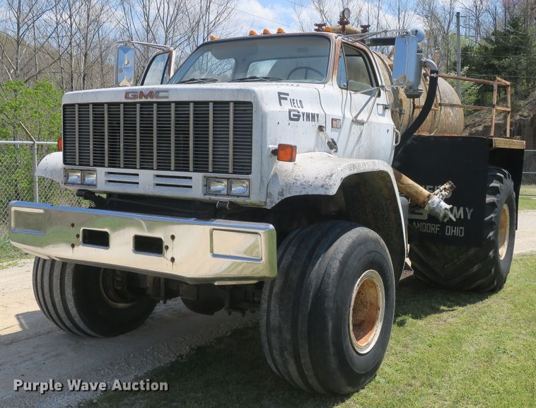 image for item DF5122 1983 GMC 7000 slurry truck