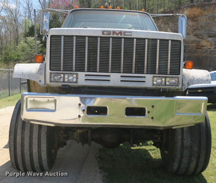 image for item DF5122 1983 GMC 7000 slurry truck