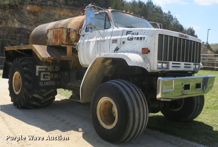 image for item DF5122 1983 GMC 7000 slurry truck