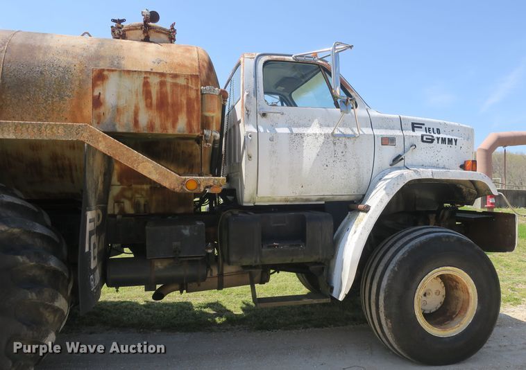image for item DF5122 1983 GMC 7000 slurry truck