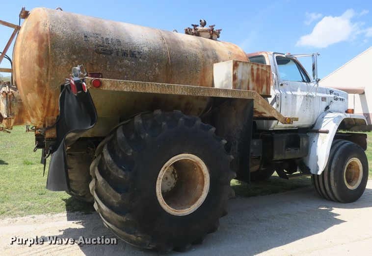image for item DF5122 1983 GMC 7000 slurry truck