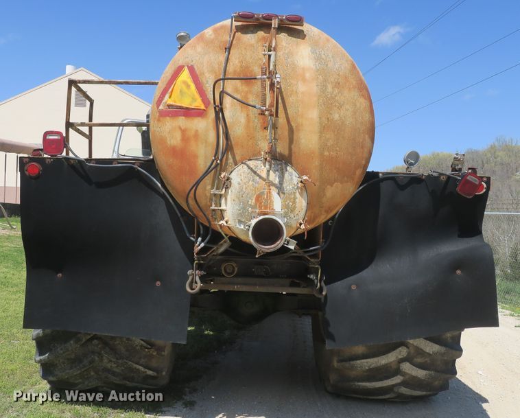 image for item DF5122 1983 GMC 7000 slurry truck