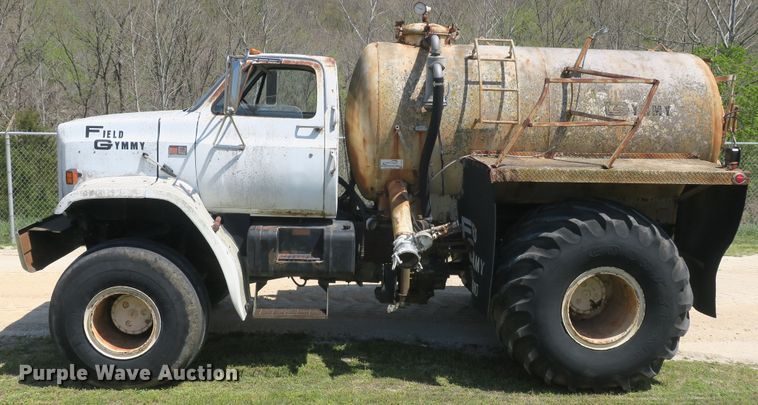 image for item DF5122 1983 GMC 7000 slurry truck