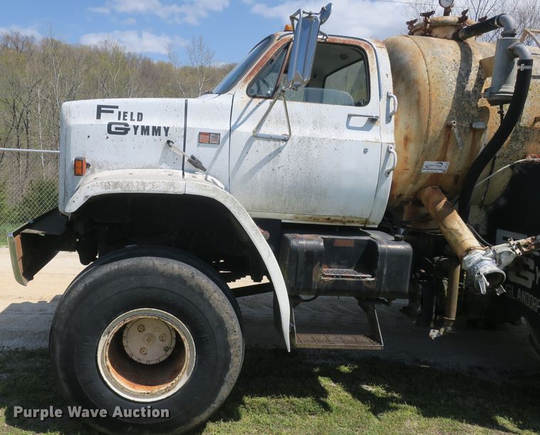 image for item DF5122 1983 GMC 7000 slurry truck