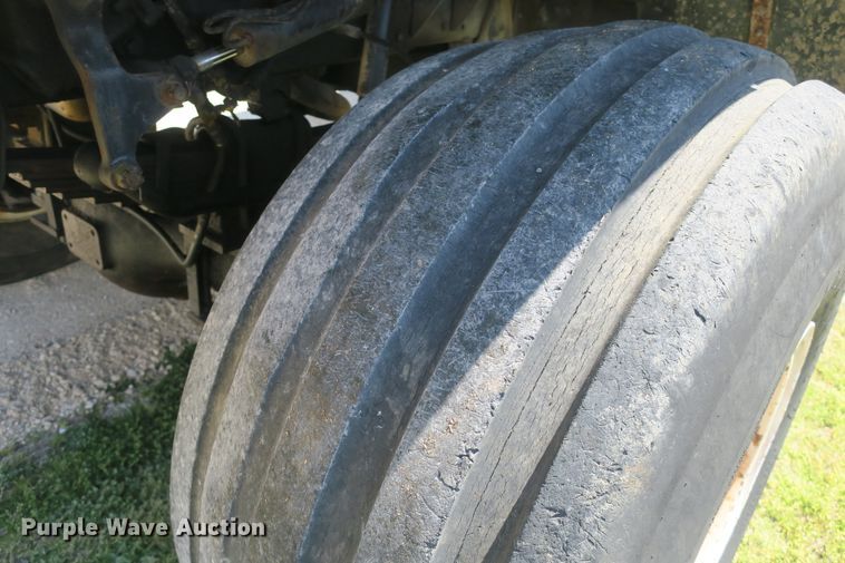 image for item DF5122 1983 GMC 7000 slurry truck