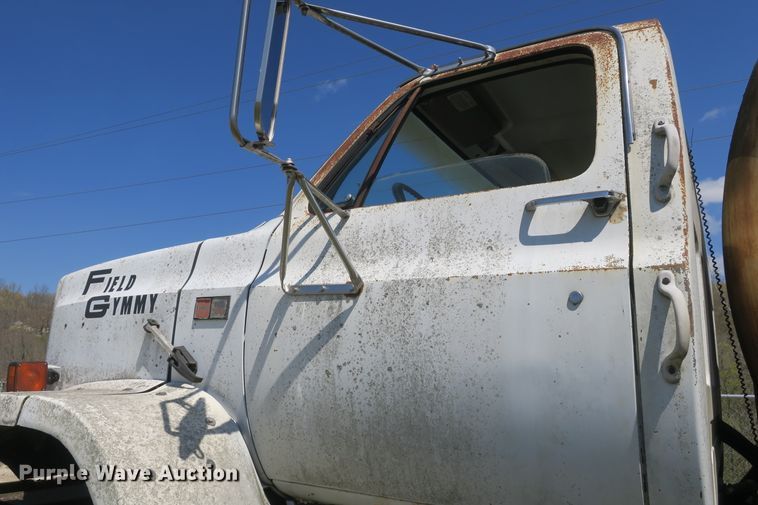 image for item DF5122 1983 GMC 7000 slurry truck