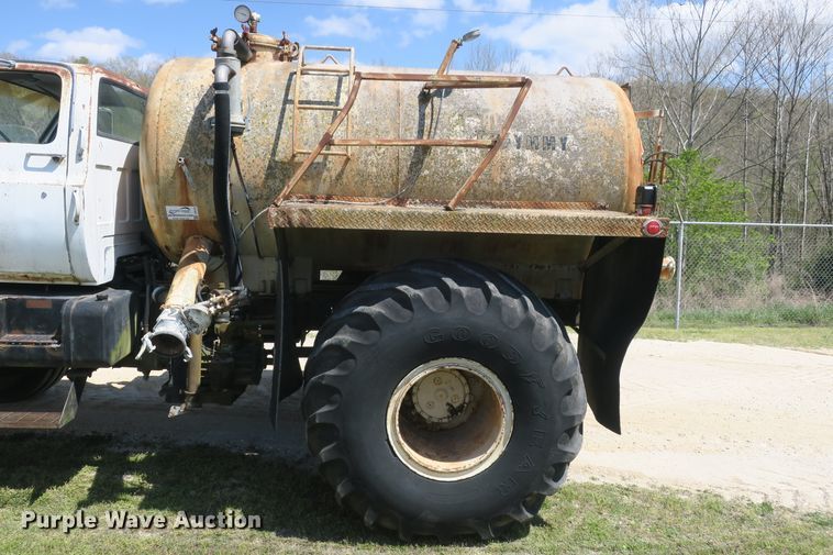 image for item DF5122 1983 GMC 7000 slurry truck