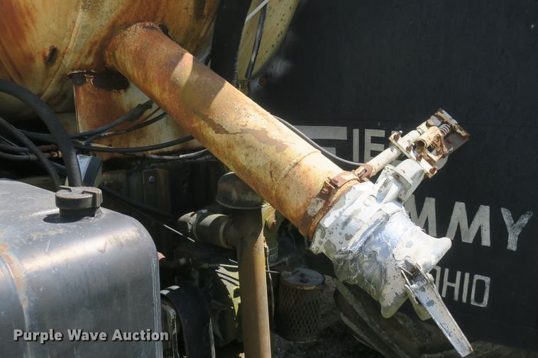 image for item DF5122 1983 GMC 7000 slurry truck