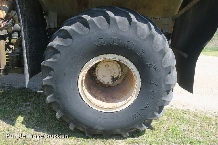 image for item DF5122 1983 GMC 7000 slurry truck