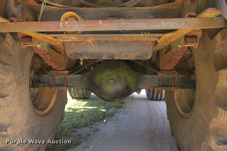 image for item DF5122 1983 GMC 7000 slurry truck