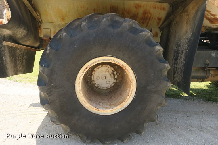 image for item DF5122 1983 GMC 7000 slurry truck