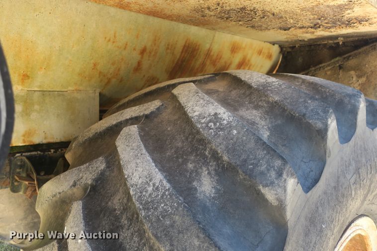 image for item DF5122 1983 GMC 7000 slurry truck