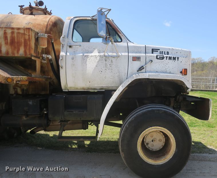 image for item DF5122 1983 GMC 7000 slurry truck
