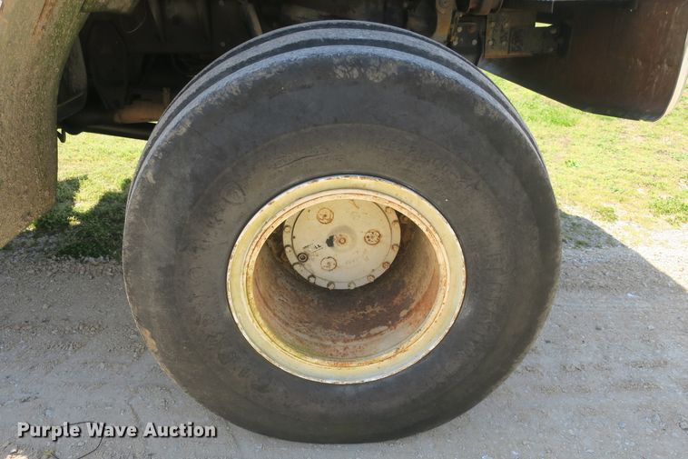 image for item DF5122 1983 GMC 7000 slurry truck