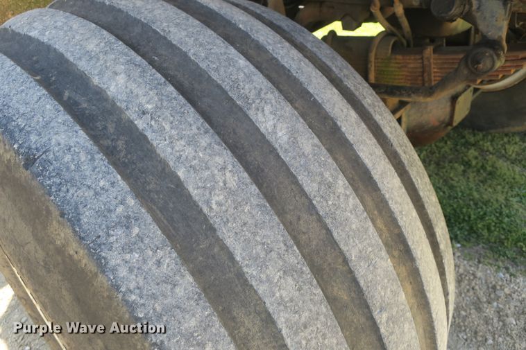 image for item DF5122 1983 GMC 7000 slurry truck