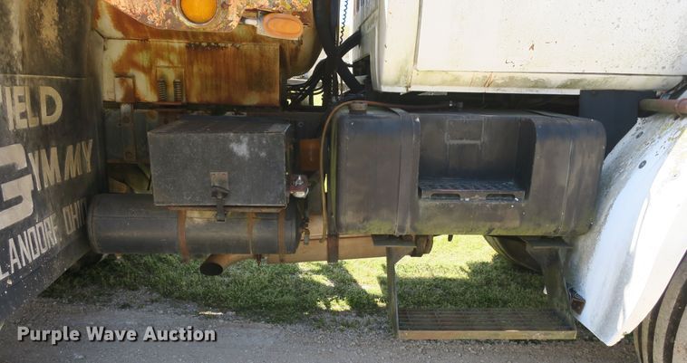 image for item DF5122 1983 GMC 7000 slurry truck