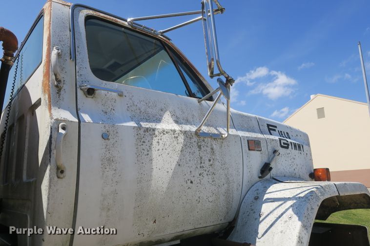 image for item DF5122 1983 GMC 7000 slurry truck