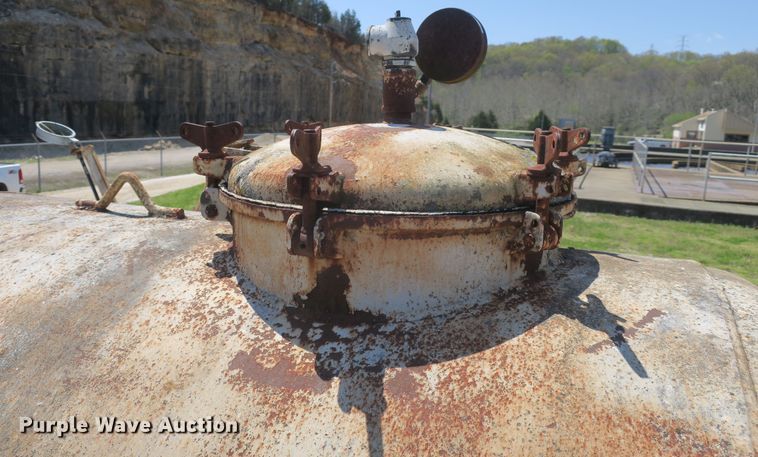 image for item DF5122 1983 GMC 7000 slurry truck