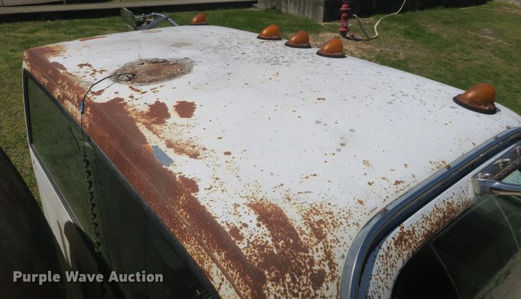 image for item DF5122 1983 GMC 7000 slurry truck