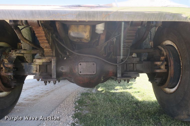 image for item DF5122 1983 GMC 7000 slurry truck
