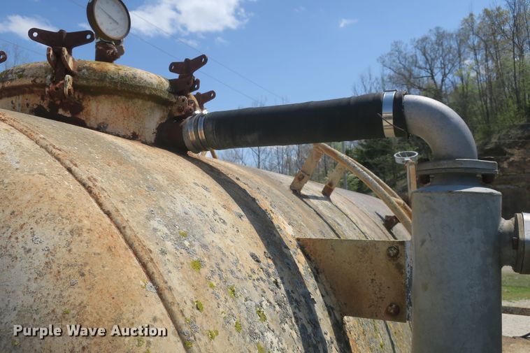 image for item DF5122 1983 GMC 7000 slurry truck