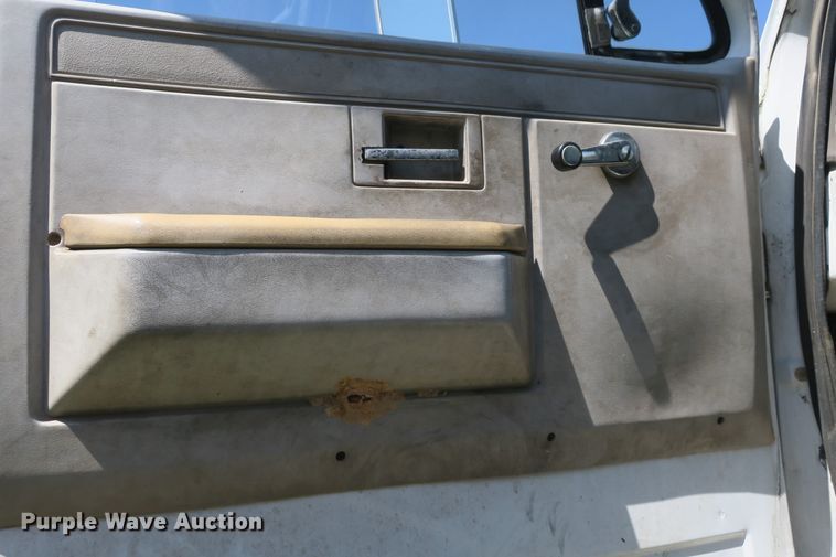 image for item DF5122 1983 GMC 7000 slurry truck