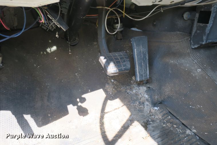 image for item DF5122 1983 GMC 7000 slurry truck