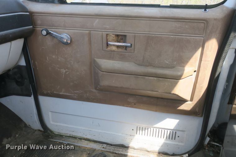 image for item DF5122 1983 GMC 7000 slurry truck