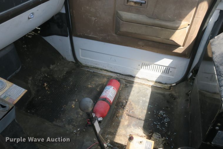 image for item DF5122 1983 GMC 7000 slurry truck