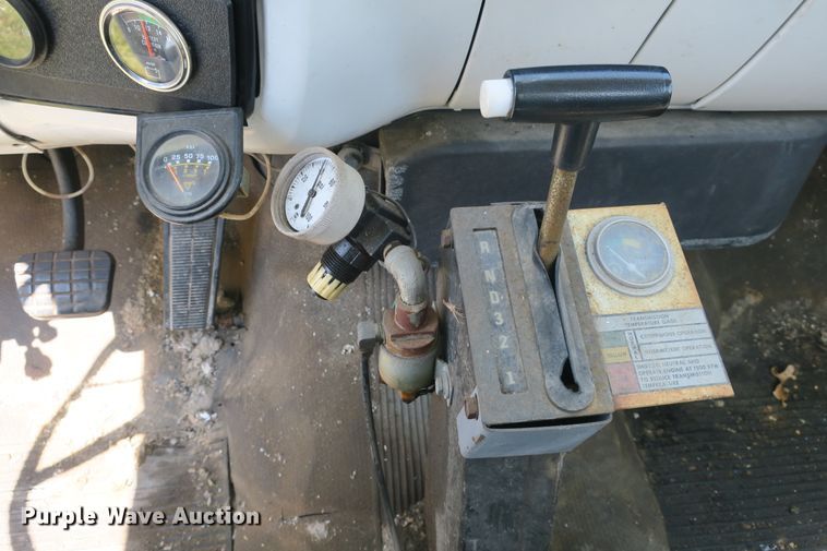 image for item DF5122 1983 GMC 7000 slurry truck