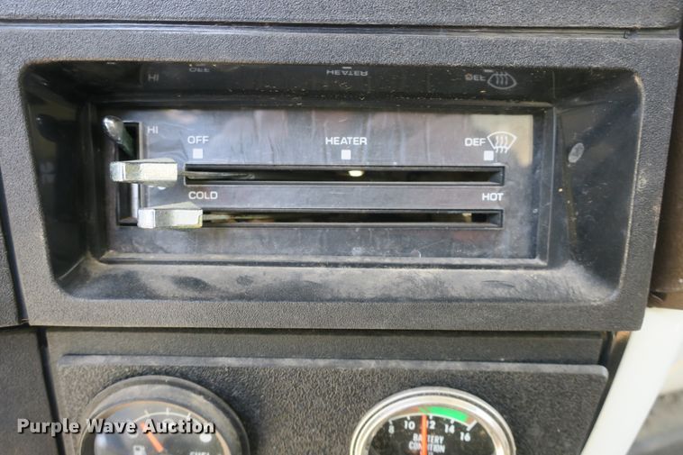 image for item DF5122 1983 GMC 7000 slurry truck