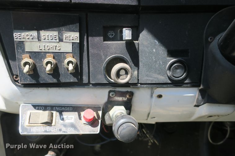 image for item DF5122 1983 GMC 7000 slurry truck