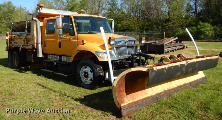 image for item DF6081 2006 International 7400 Crew Cab dump truck