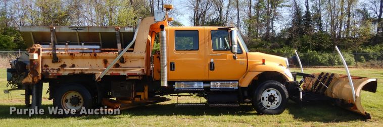 image for item DF6081 2006 International 7400 Crew Cab dump truck