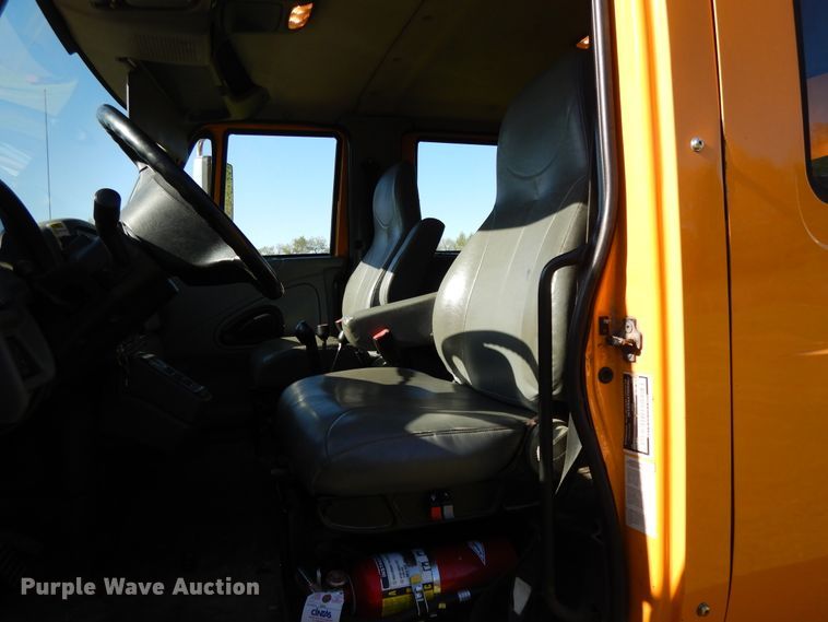 image for item DF6081 2006 International 7400 Crew Cab dump truck