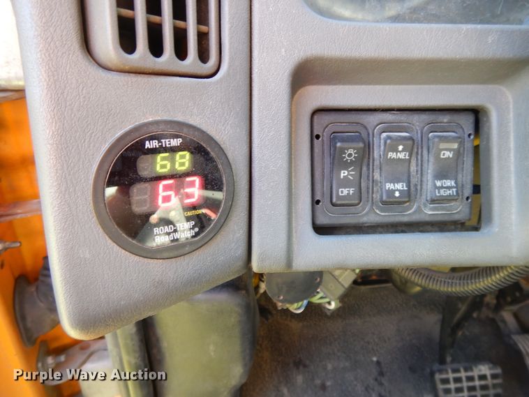 image for item DF6081 2006 International 7400 Crew Cab dump truck