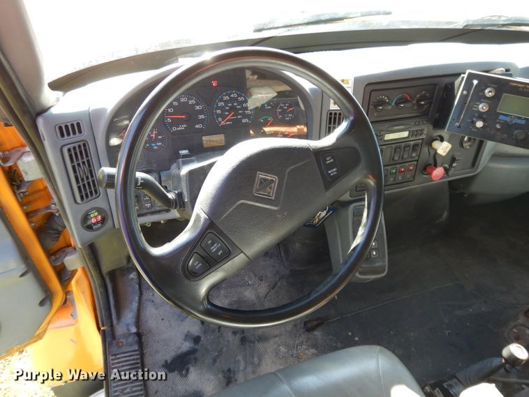 image for item DF6081 2006 International 7400 Crew Cab dump truck