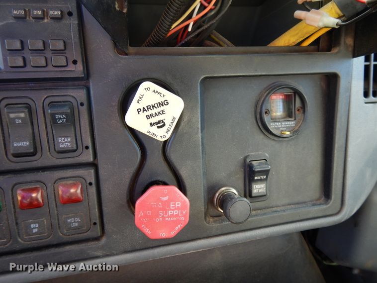 image for item DF6081 2006 International 7400 Crew Cab dump truck