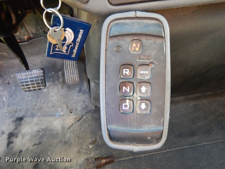 image for item DF6081 2006 International 7400 Crew Cab dump truck