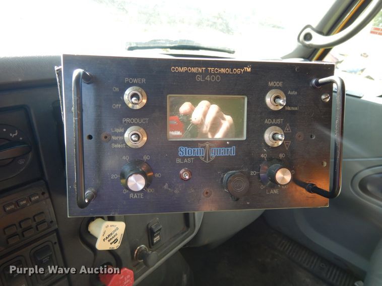 image for item DF6081 2006 International 7400 Crew Cab dump truck