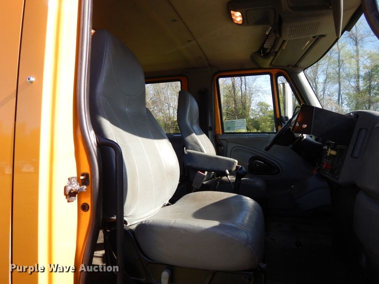 image for item DF6081 2006 International 7400 Crew Cab dump truck