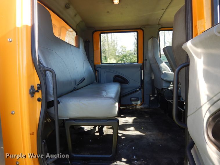 image for item DF6081 2006 International 7400 Crew Cab dump truck