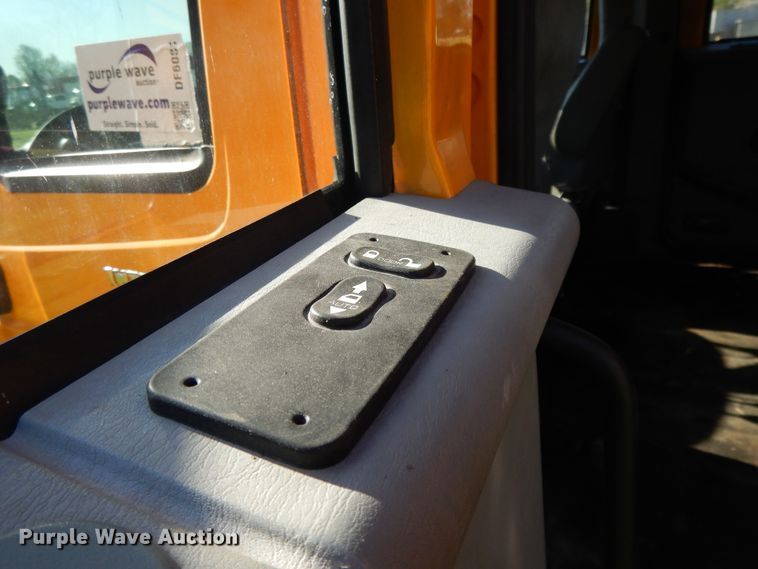 image for item DF6081 2006 International 7400 Crew Cab dump truck