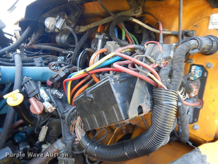 image for item DF6081 2006 International 7400 Crew Cab dump truck