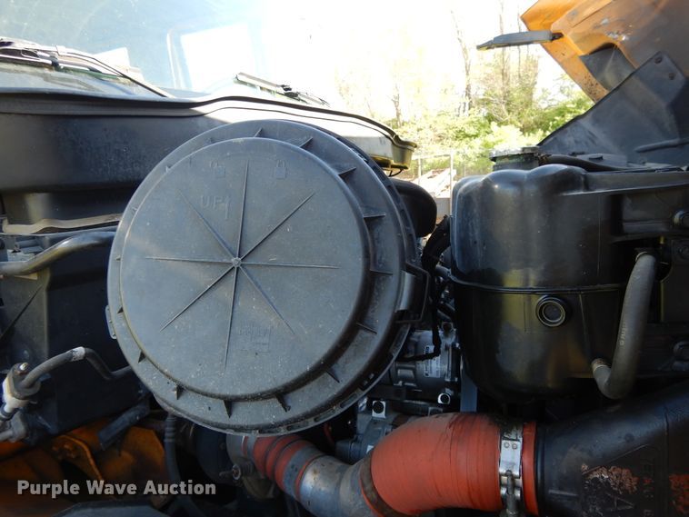 image for item DF6081 2006 International 7400 Crew Cab dump truck