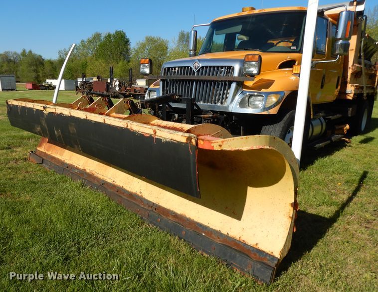 image for item DF6081 2006 International 7400 Crew Cab dump truck