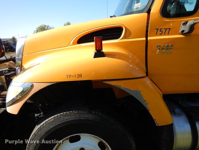 image for item DF6081 2006 International 7400 Crew Cab dump truck