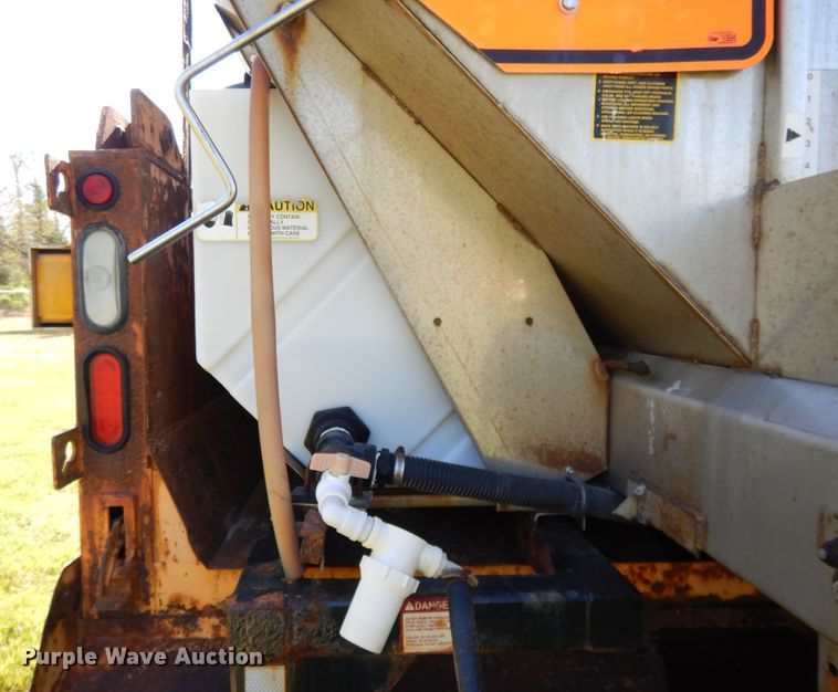 image for item DF6081 2006 International 7400 Crew Cab dump truck